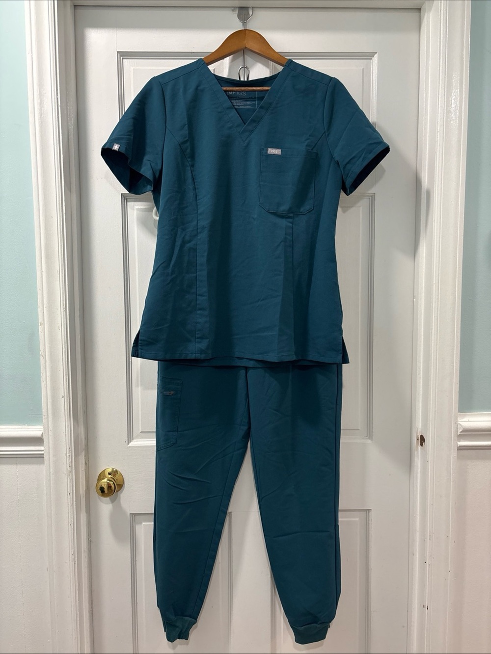 Figs Womenโs Scrub Set Size Medium Caribbean Blue Catarina Top Zamora Bottom EUC